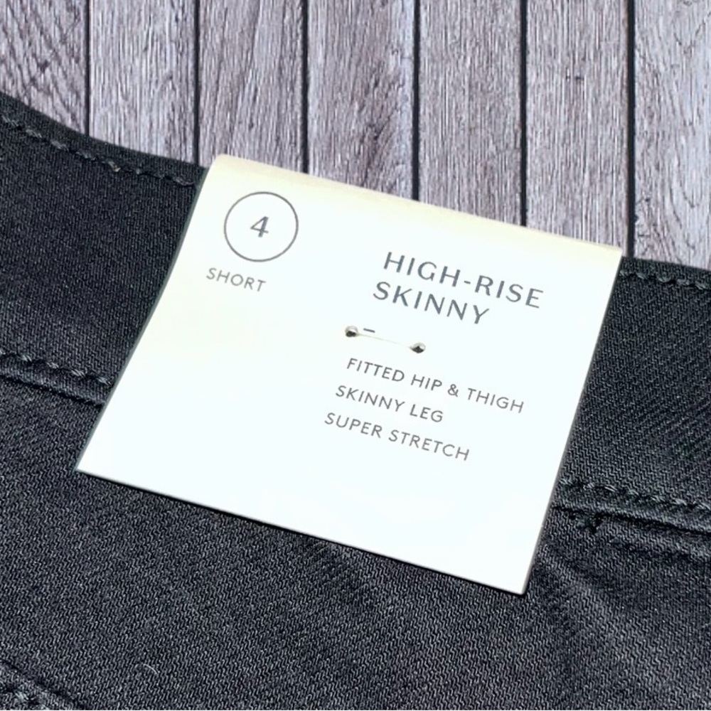 Universal Thread Women's Dark Black Skinny Jeans - Picture 3 of 4